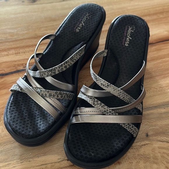 Skechers strappy wedge sandals - Picture 1 of 5